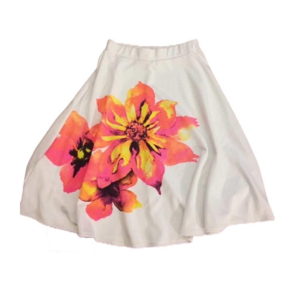 NWOT White circle midi with vibrant flower 